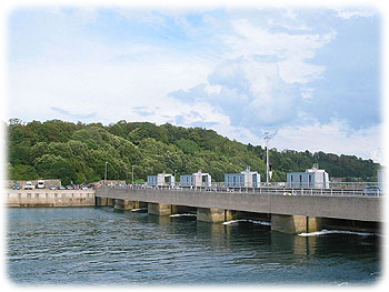 Tidal power plant on the estuary of the Rance River, Bretagne, France. Image from Wikipedia
