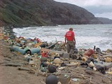 Les débris marins sur la côte hawa¡enne . Photo: NOAA via Wikipedia