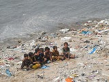 Plage plastique, India. Photo: Ravi Khemka