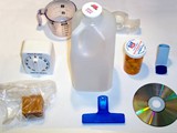 Articles ménagers faites de divers types de plastique. Photo: Image via Wikipedia